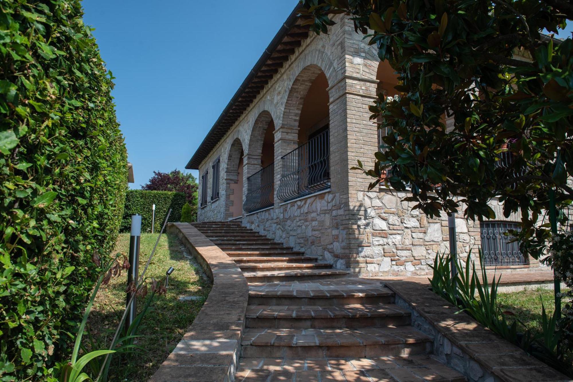 Dolce Alba Bed & Breakfast Montecastrilli Exterior photo